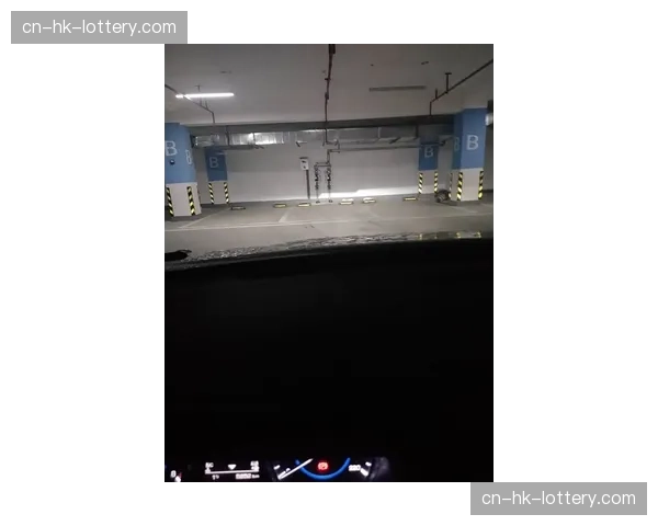 轻量化导播架构正取代传统重型转播车模式，显著降低了中小型赛事的制作门槛