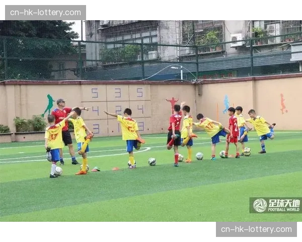 西班牙足协开设针对青训教练的定位球专项培训课程