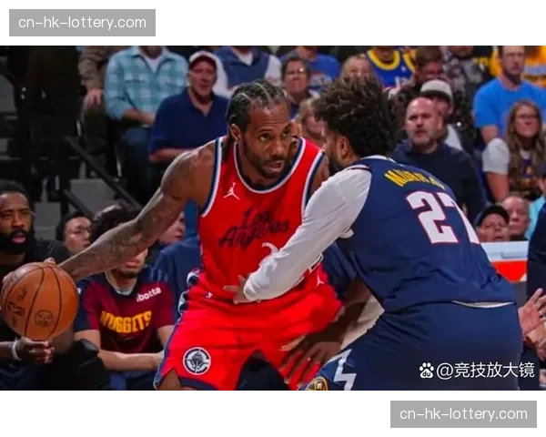 季后赛气氛：掘金主场海拔标语牌更新，向对手持续施加心理压力